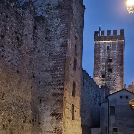 Sotto La Torre アパート